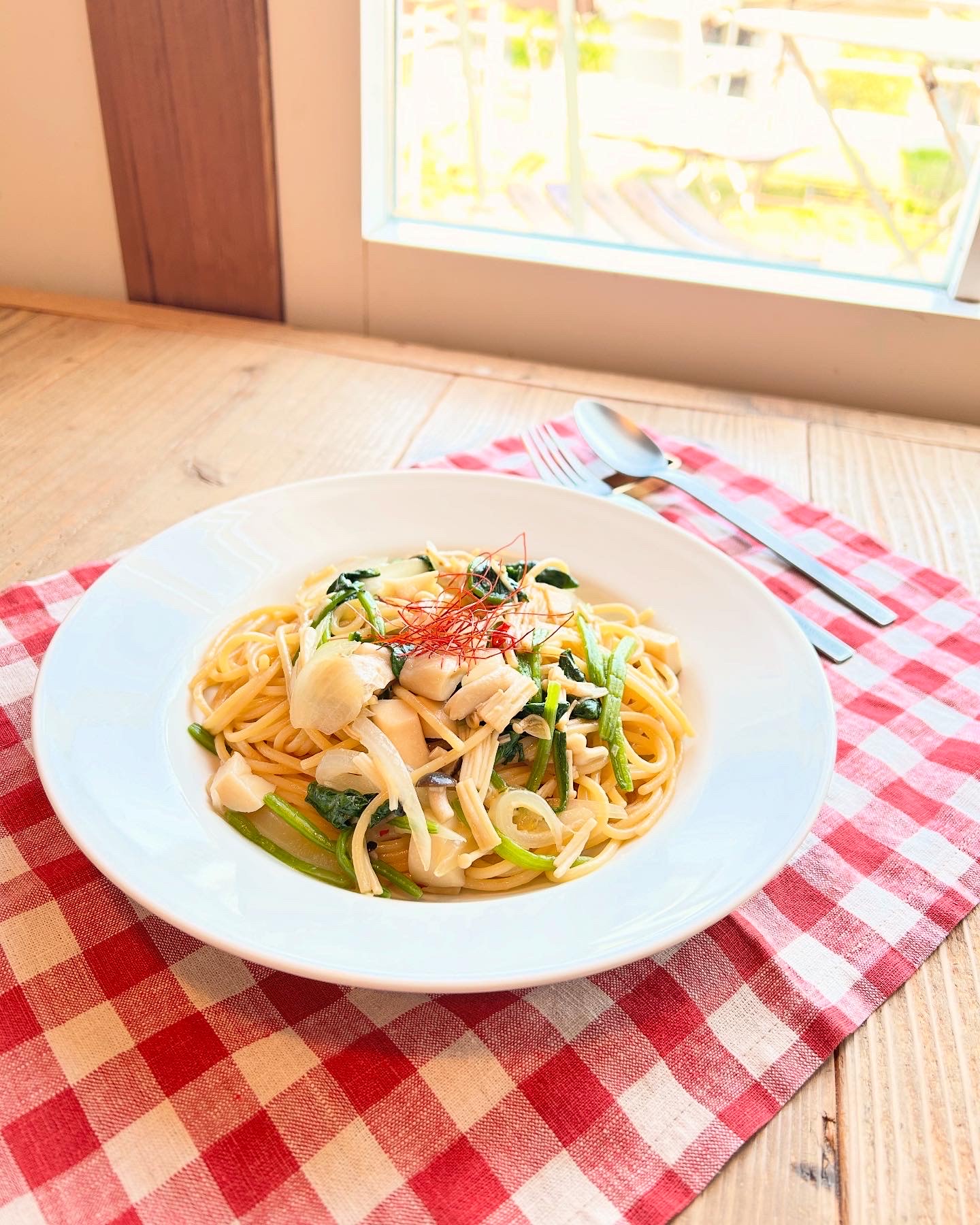 新玉ねぎとほうれん草のガーリックバター醤油のパスタ🍝